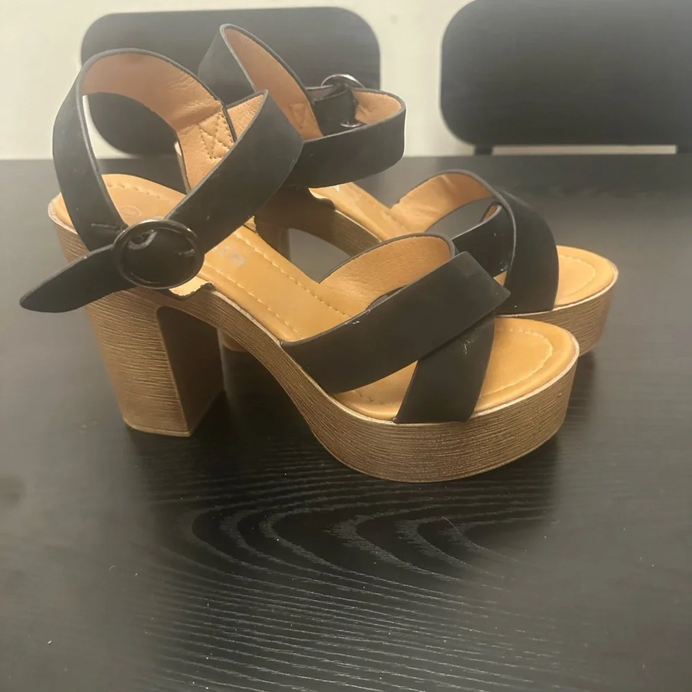 Strapped In | Black & Tan Platform Heels — Chic Retro Vibe (Size 8)
